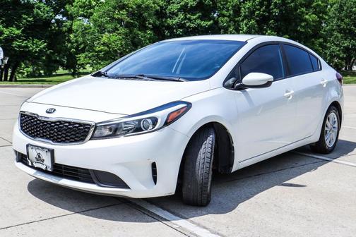 Snow White Pearl 2017 Kia Forte LX