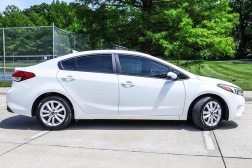 Snow White Pearl 2017 Kia Forte LX