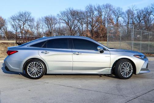 2021 Toyota Avalon Hybrid Limited
