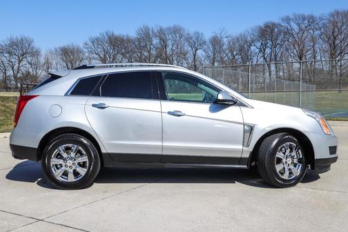 Radiant Silver Metallic 2015 Cadillac SRX Luxury Collection