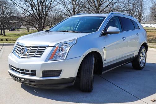 Radiant Silver Metallic 2015 Cadillac SRX Luxury Collection