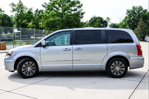 2014 Chrysler Town & Country S