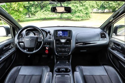 2014 Chrysler Town & Country S