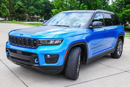 Hydro Blue Pearlcoat 2022 Jeep Grand Cherokee 4xe Trailhawk