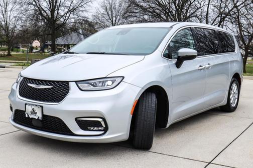Silver Mist Clearcoat 2023 Chrysler Pacifica Touring L