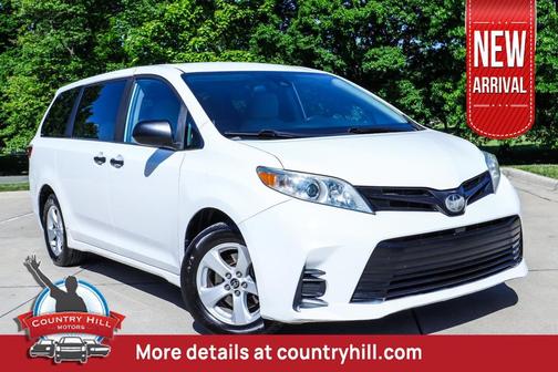 Super White 2019 Toyota Sienna SE
