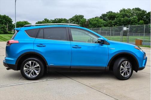 2017 Toyota RAV4 Hybrid XLE