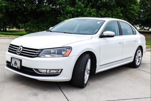 2015 Volkswagen Passat 1.8T Auto SE w/Sunroof & Nav