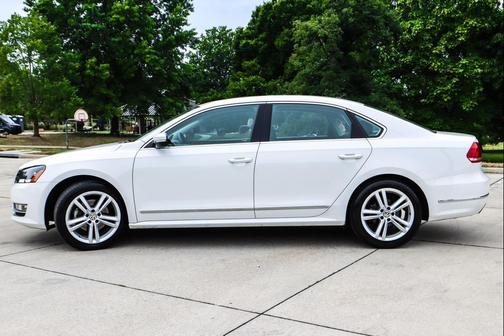 2015 Volkswagen Passat 1.8T Auto SE w/Sunroof & Nav