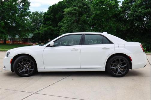 2022 Chrysler 300 S