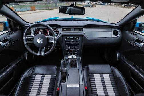 2010 Ford Shelby GT500 Base