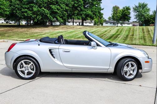 2003 Toyota MR2 2DR CONV MT SEQ