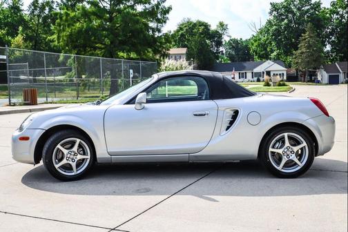 2003 Toyota MR2 2DR CONV MT SEQ