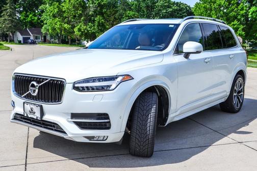 Ice White 2018 Volvo XC90 T6 Momentum