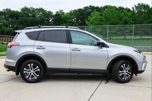 Silver Sky Metallic 2017 Toyota RAV4 LE