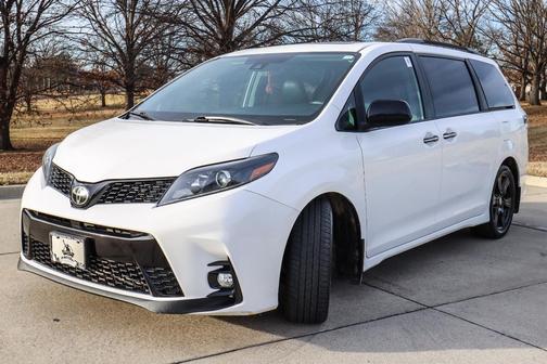 2020 Toyota Sienna SE Premium