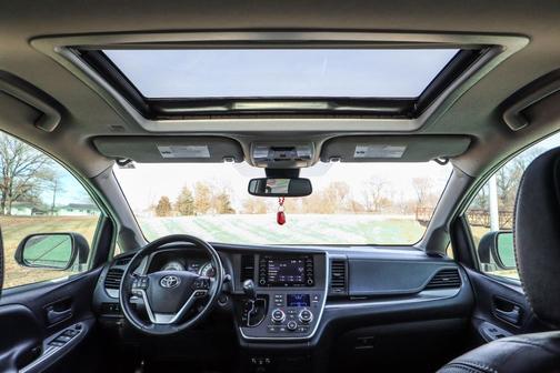 2020 Toyota Sienna SE Premium