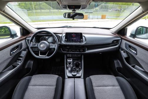 Brilliant Silver Metallic 2023 Nissan Rogue SV
