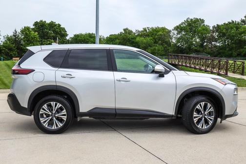 Brilliant Silver Metallic 2023 Nissan Rogue SV