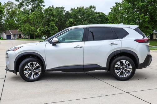 Brilliant Silver Metallic 2023 Nissan Rogue SV