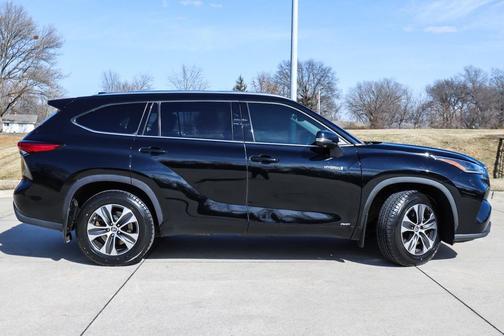 2021 Toyota Highlander Hybrid XLE