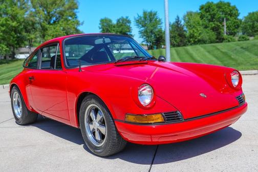 RED 1969 Porsche 912