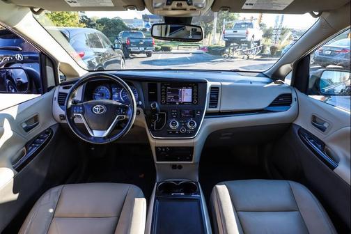 2018 Toyota Sienna XLE Premium
