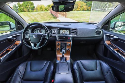 2016 Volvo S60 Inscription T5 Drive-E Platinum