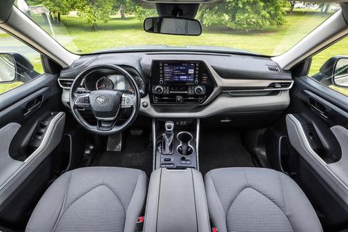 Celestial Silver Metallic 2022 Toyota Highlander LE