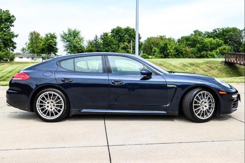2016 Porsche Panamera 4