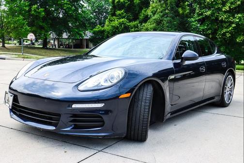 2016 Porsche Panamera 4