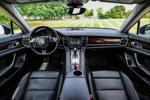 2016 Porsche Panamera 4