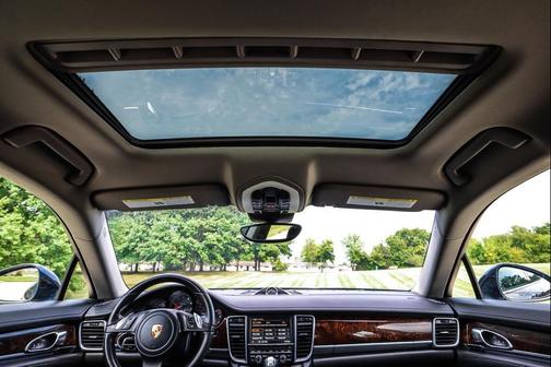 2016 Porsche Panamera 4