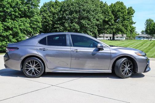 Predawn Gray Mica 2022 Toyota Camry SE