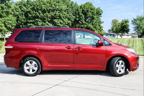 2013 Toyota Sienna LE
