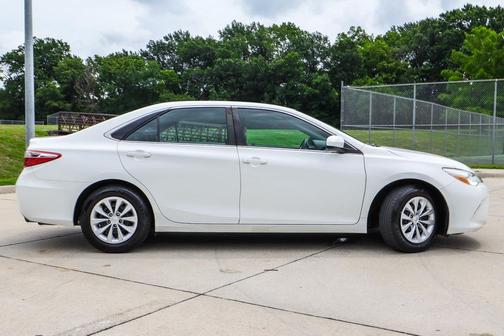 Super White 2015 Toyota Camry LE
