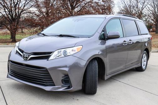 2019 Toyota Sienna LE