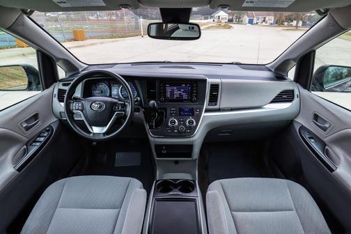 2019 Toyota Sienna LE