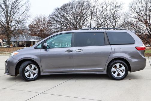 2019 Toyota Sienna LE