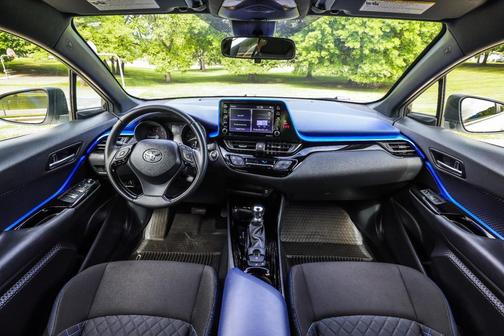 Blizzard Pearl 2020 Toyota C-HR XLE