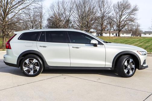 2020 Volvo V60 Cross Country T5