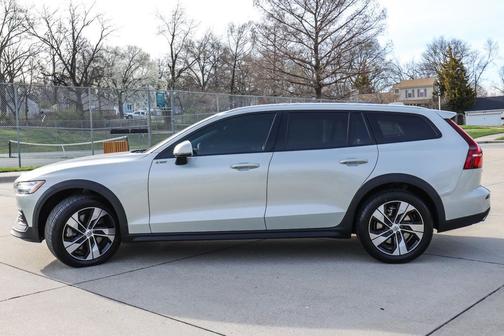 2020 Volvo V60 Cross Country T5