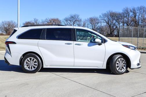 2023 Toyota Sienna XLE