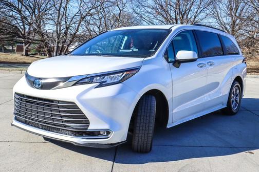 2023 Toyota Sienna XLE