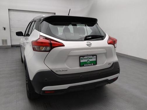 2020 Nissan Kicks SR