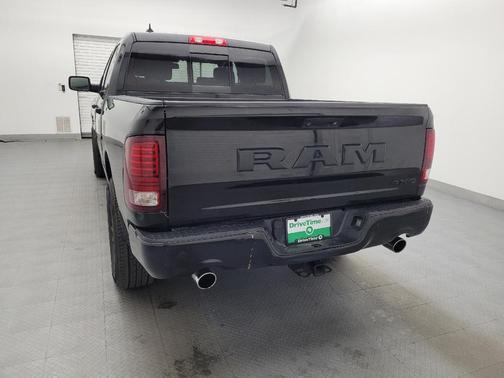 2017 RAM 1500 Night Crew Cab 4x4 5'7' Box