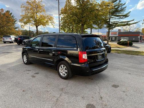 2011 Chrysler Town & Country Touring