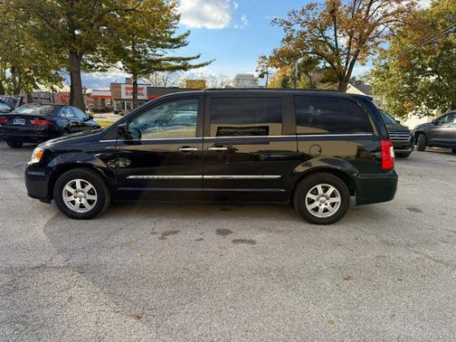 2011 Chrysler Town & Country Touring