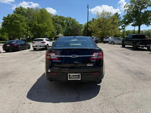 Black 2018 Ford Taurus SEL