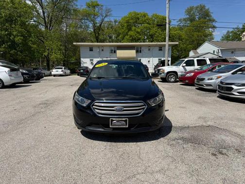 Black 2018 Ford Taurus SEL